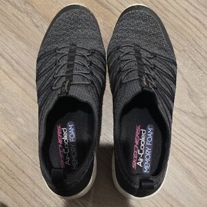 Skechers AIir Cooled Memory FoamWomen's Gray and Black Slip-On Sneakers